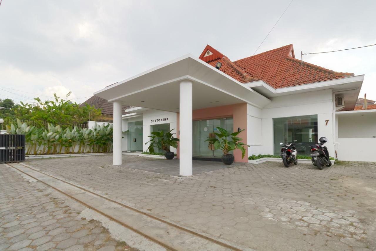 RedDoorz Plus @ Demangan Gejayan Pakualaman Exterior foto